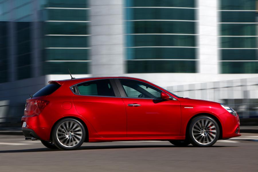  Alfa Romeo Giulietta 2010 года  (фото 24 из 61)